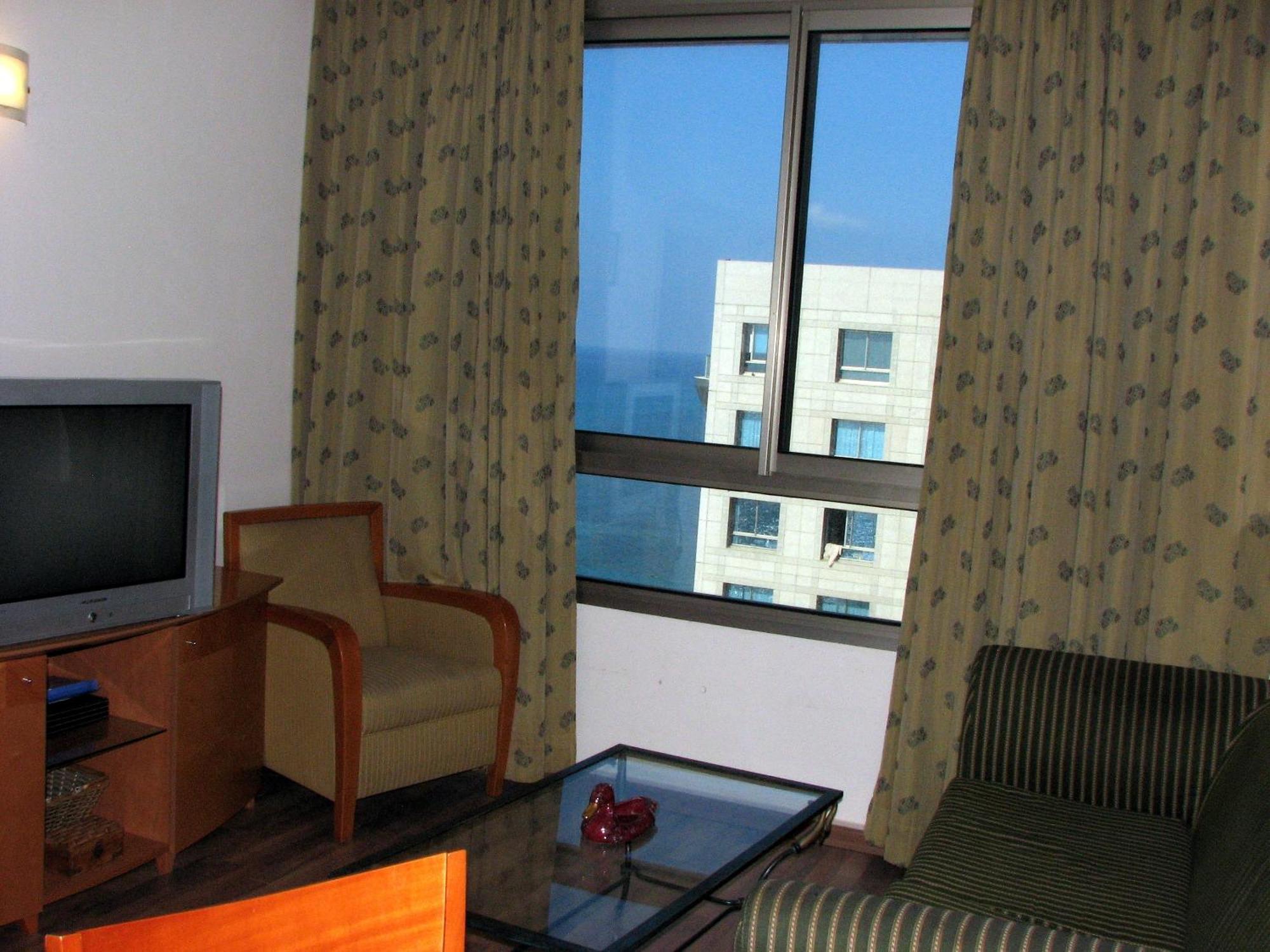 Apartments On The Beach Хайфа Экстерьер фото