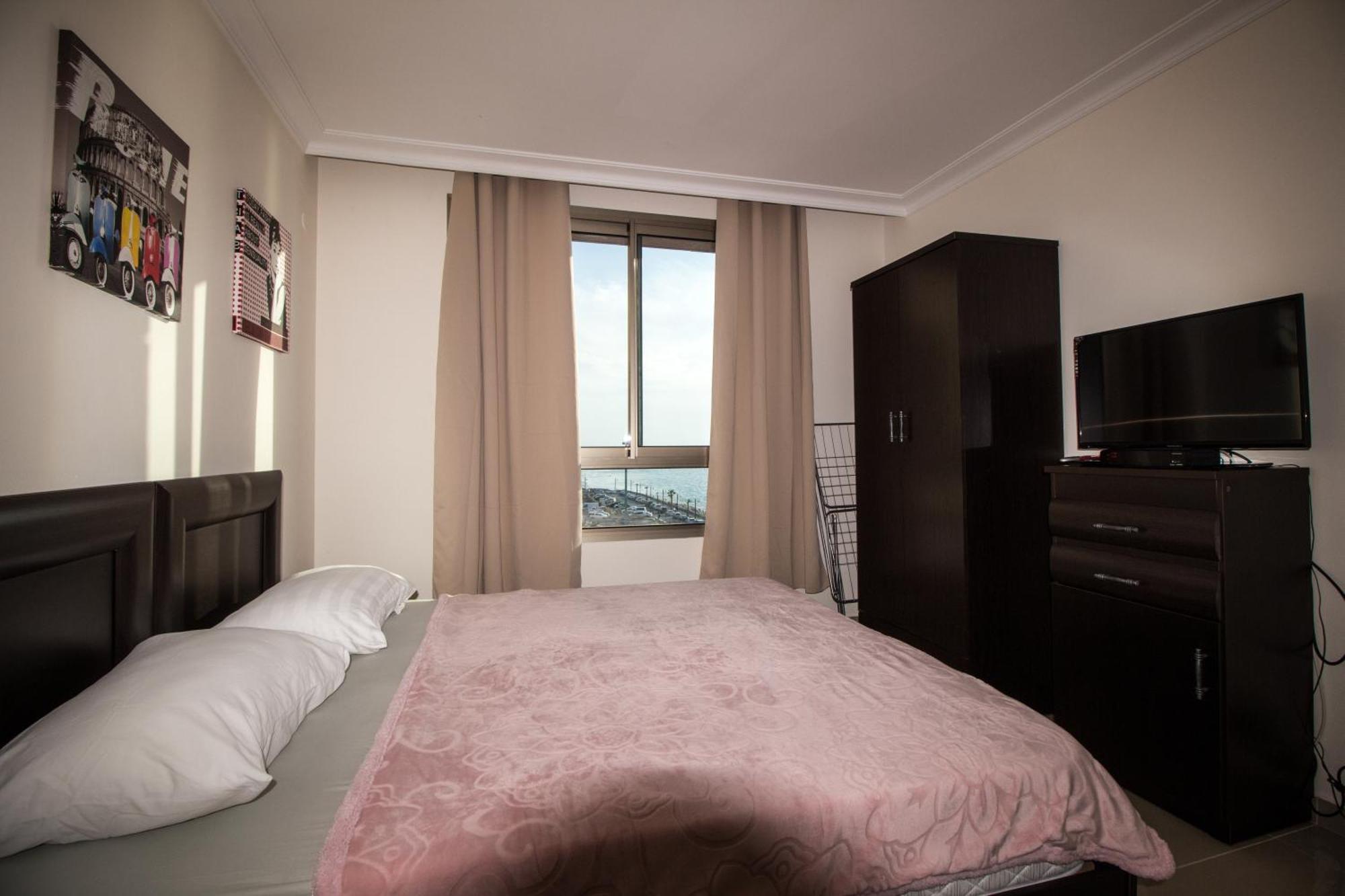 Apartments On The Beach Хайфа Номер фото