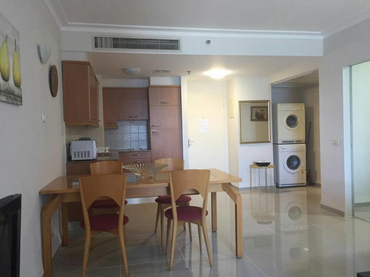 Apartments On The Beach Хайфа Экстерьер фото